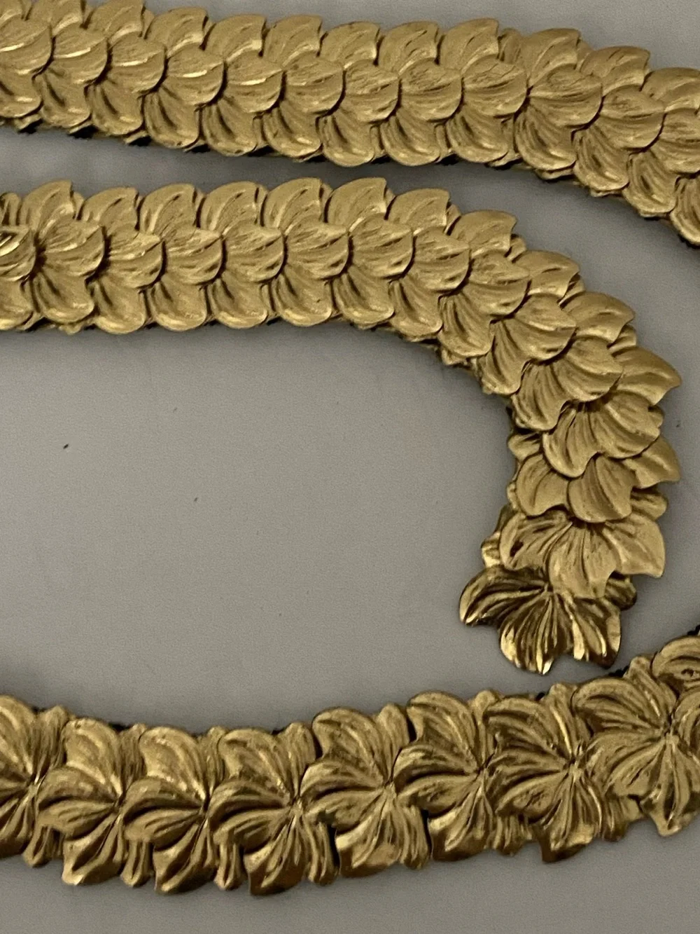 Vintage Gold Textured Petal-Link Elastic Belt